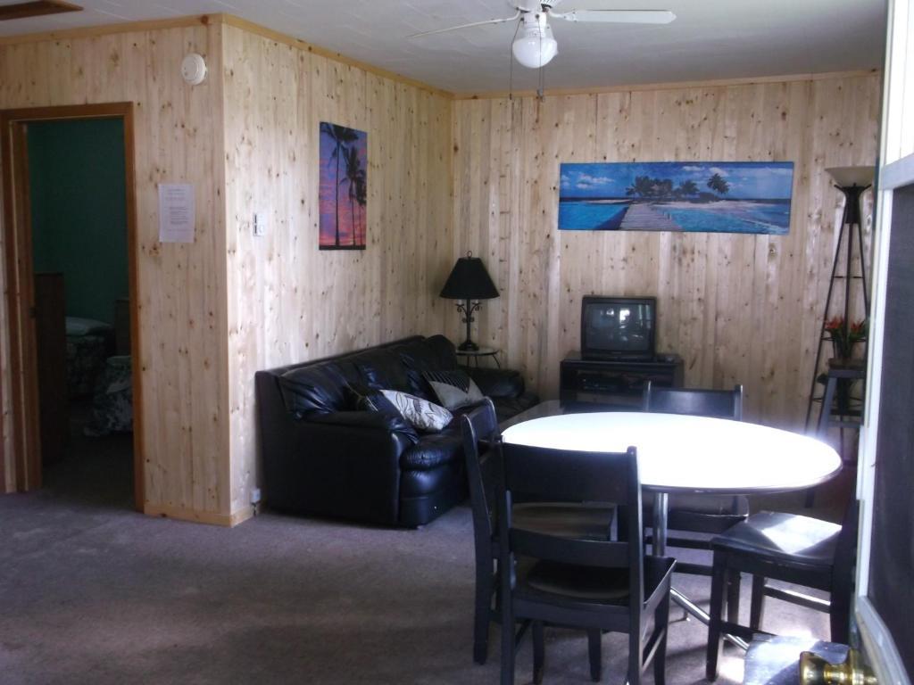 Chalkley'S Sandy Bay Cottage Resort Nipissing Beach Esterno foto