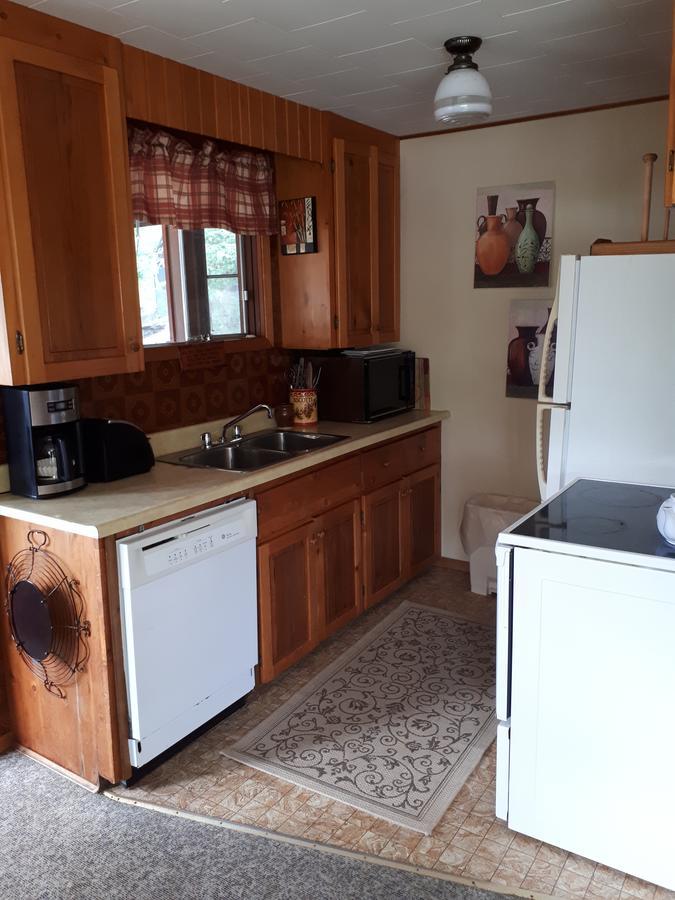 Chalkley'S Sandy Bay Cottage Resort Nipissing Beach Esterno foto